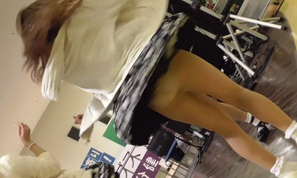 アイドル パンチラ画像!ご当地アイドルのパンツがモロに見えちゃってます♡017