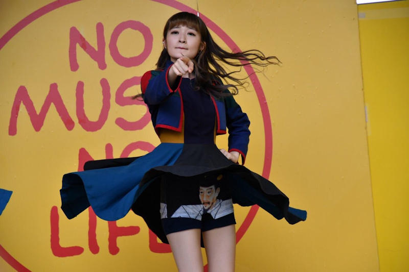 アイドル パンチラ画像!ご当地アイドルのパンツがモロに見えちゃってます♡020