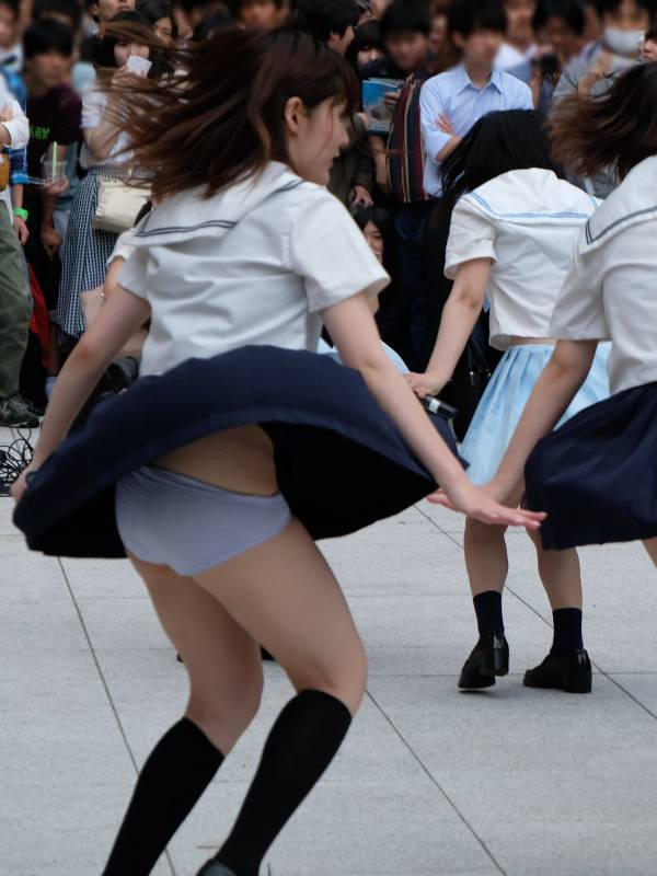 アイドル パンチラ画像!ご当地アイドルのパンツがモロに見えちゃってます♡023