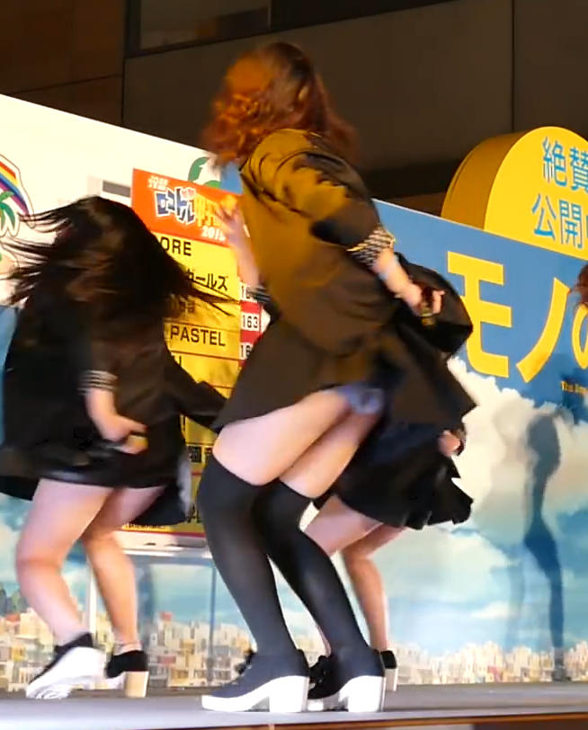 アイドル パンチラ画像!ご当地アイドルのパンツがモロに見えちゃってます♡025