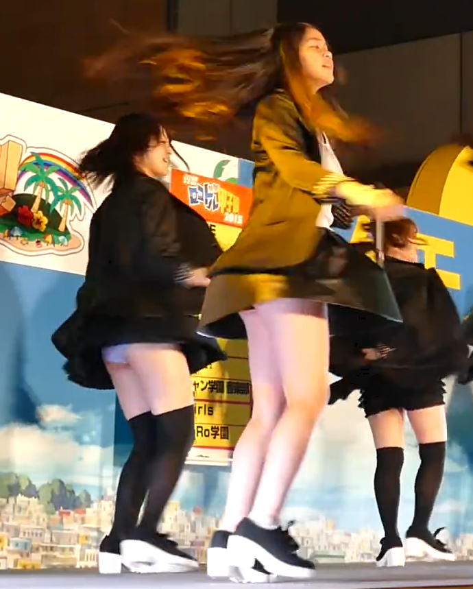 アイドル パンチラ画像!ご当地アイドルのパンツがモロに見えちゃってます♡029