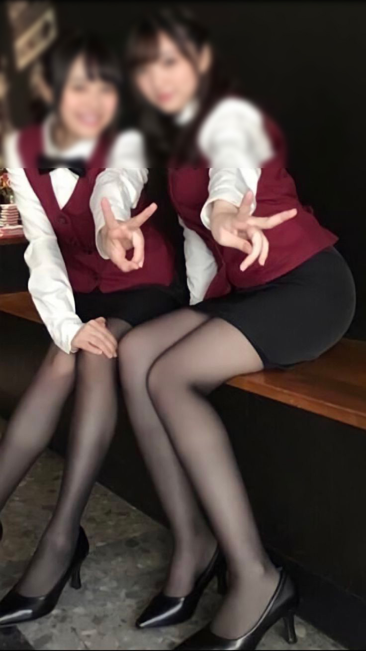 自撮り しゃがみパンチラ画像!自らパンツ見せてくるなんて♡きっとビッチにちがいないぜ!!005