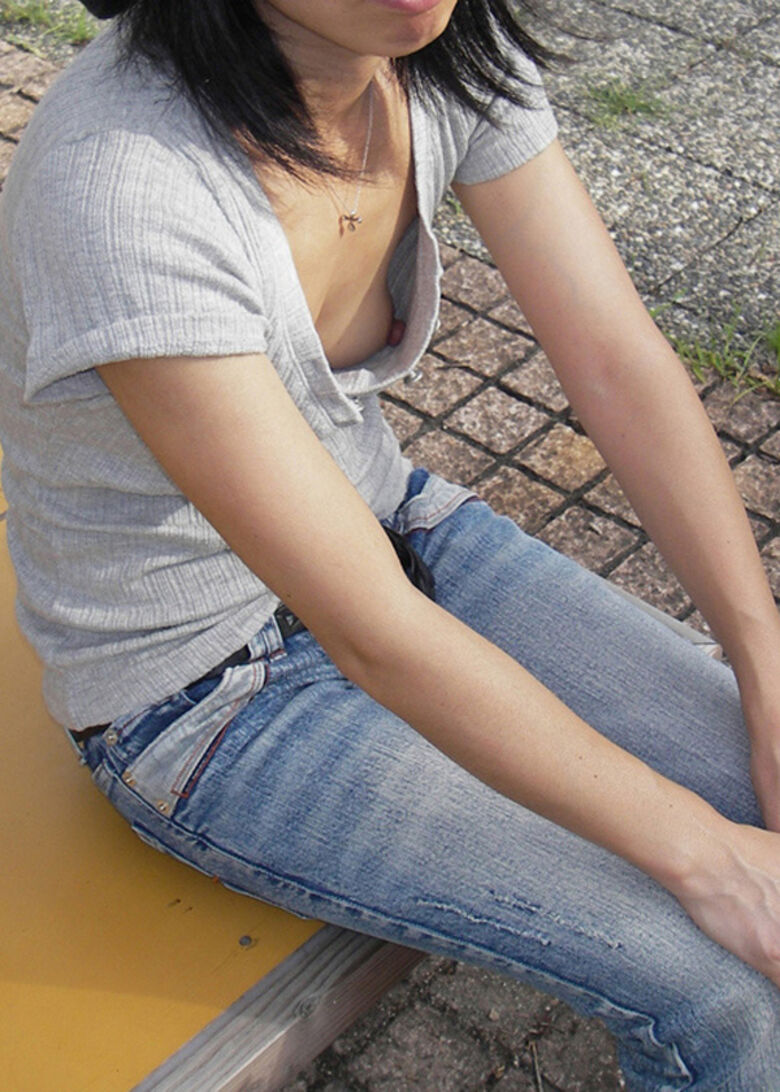 おっぱいポロリ エロ画像!盗撮・流出で露になった素人女性たちの乳首たち💕大量にまとめてみたぜ!!004