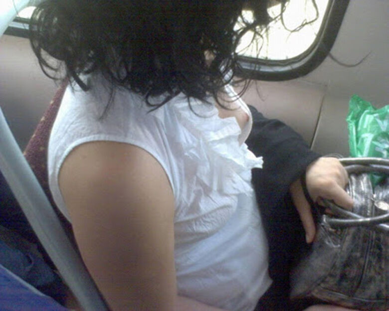 おっぱいポロリ エロ画像!盗撮・流出で露になった素人女性たちの乳首たち💕大量にまとめてみたぜ!!012