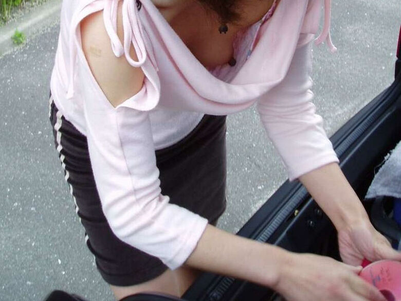 おっぱいポロリ エロ画像!盗撮・流出で露になった素人女性たちの乳首たち💕大量にまとめてみたぜ!!017