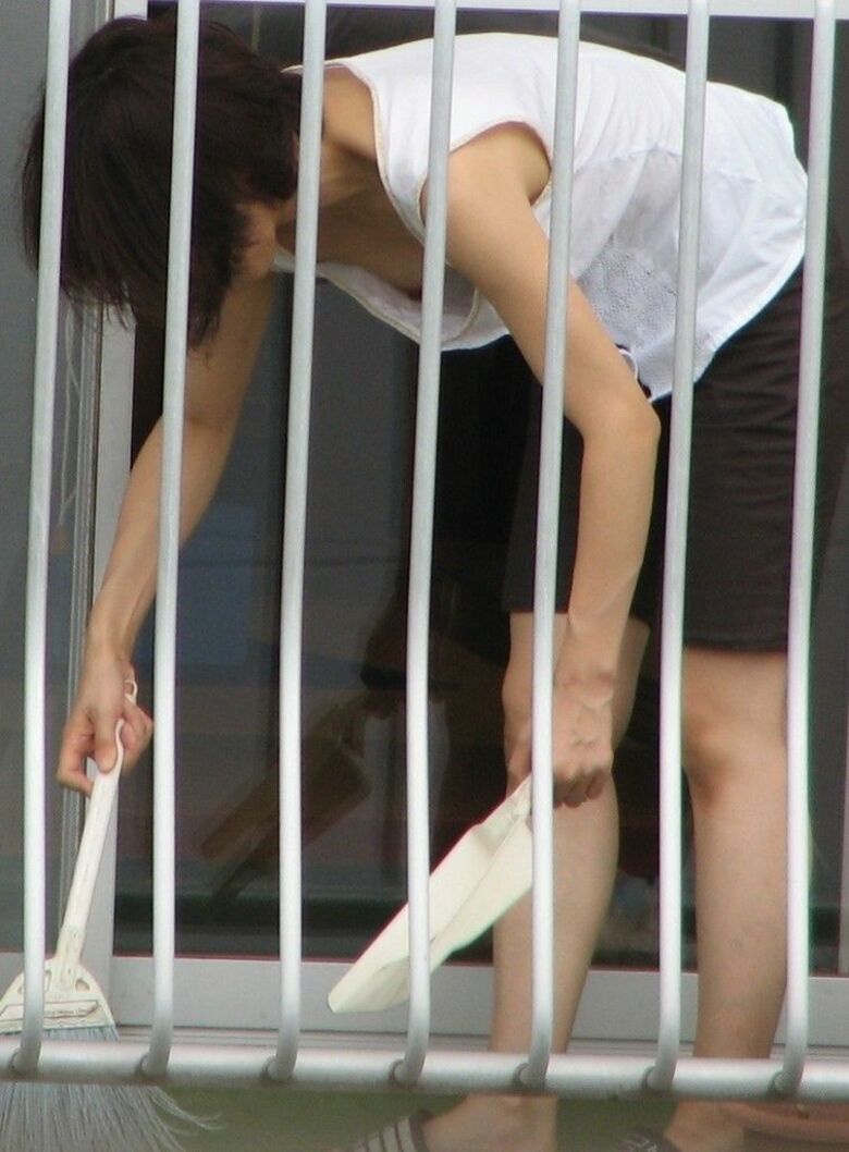 おっぱいポロリ エロ画像!盗撮・流出で露になった素人女性たちの乳首たち💕大量にまとめてみたぜ!!020