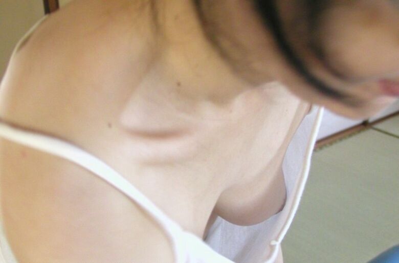 おっぱいポロリ エロ画像!盗撮・流出で露になった素人女性たちの乳首たち💕大量にまとめてみたぜ!!022