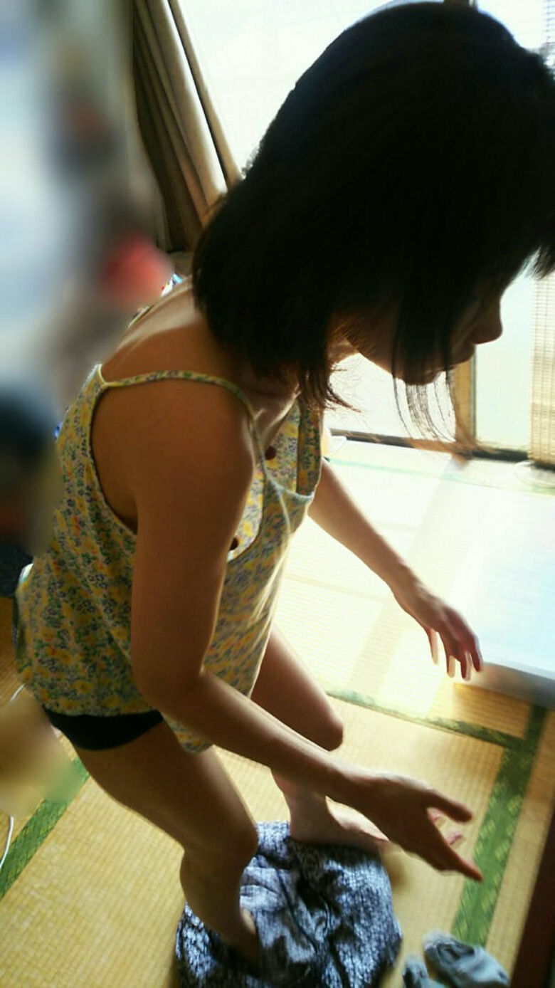 おっぱいポロリ エロ画像!盗撮・流出で露になった素人女性たちの乳首たち💕大量にまとめてみたぜ!!031