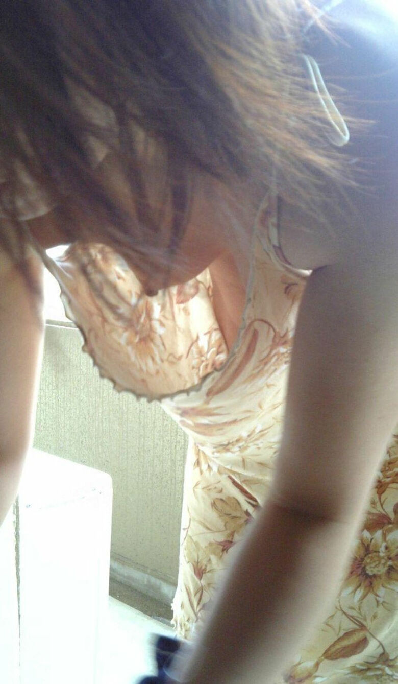 おっぱいポロリ エロ画像!盗撮・流出で露になった素人女性たちの乳首たち💕大量にまとめてみたぜ!!038