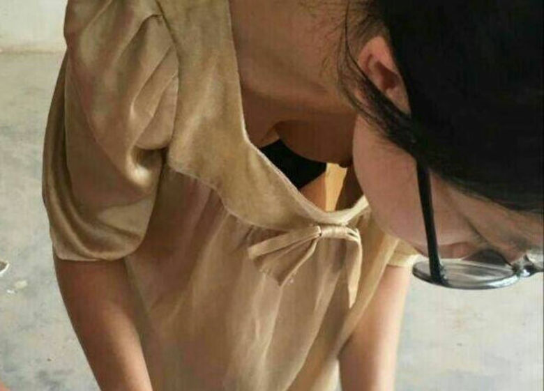 おっぱいポロリ エロ画像!盗撮・流出で露になった素人女性たちの乳首たち💕大量にまとめてみたぜ!!043