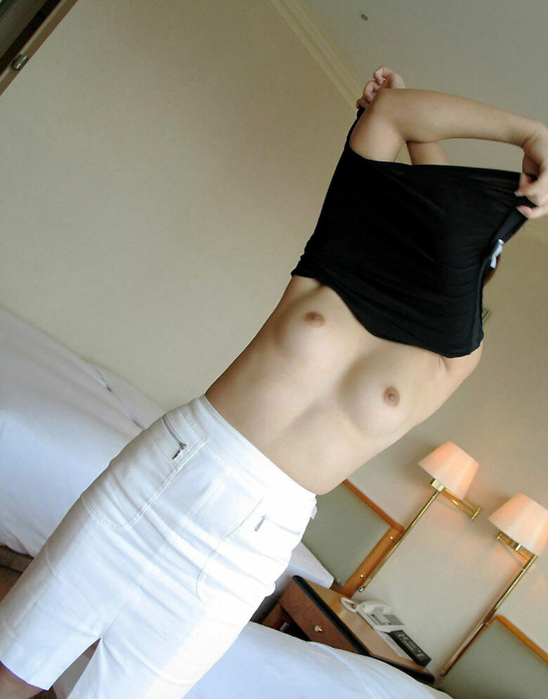 おっぱいポロリ エロ画像!盗撮・流出で露になった素人女性たちの乳首たち💕大量にまとめてみたぜ!!090