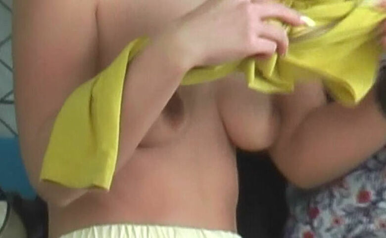 おっぱいポロリ エロ画像!盗撮・流出で露になった素人女性たちの乳首たち💕大量にまとめてみたぜ!!120