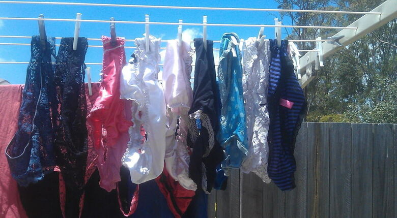 ベランダ下着 エロ画像!色とりどりの外干しパンツやブラ😍見てるだけで勃起するぜ!!041