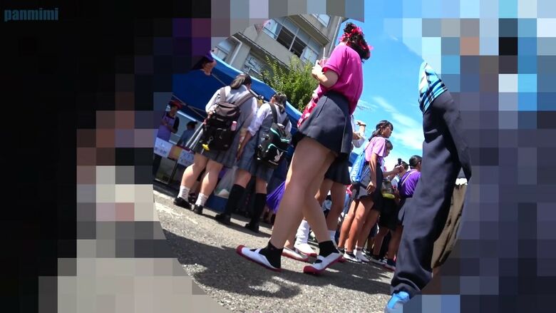文化祭 パンチラ画像!JKの太ももにパンツ♡ローアングルから見るケツがたまんないぜ!!008