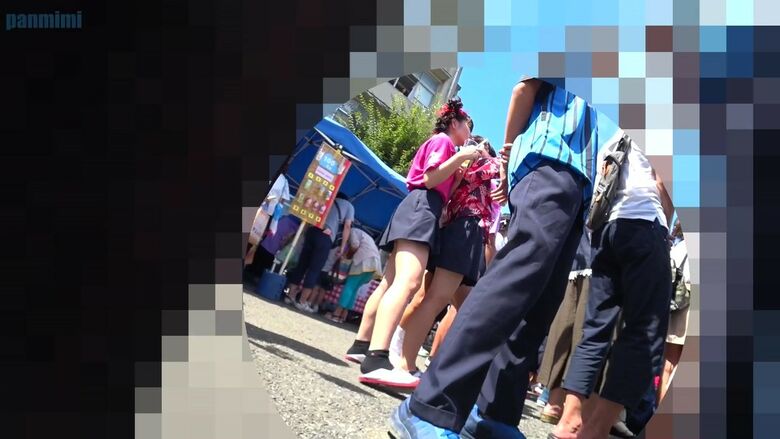 文化祭 パンチラ画像!JKの太ももにパンツ♡ローアングルから見るケツがたまんないぜ!!013