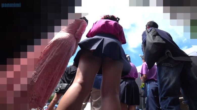 文化祭 パンチラ画像!JKの太ももにパンツ♡ローアングルから見るケツがたまんないぜ!!022