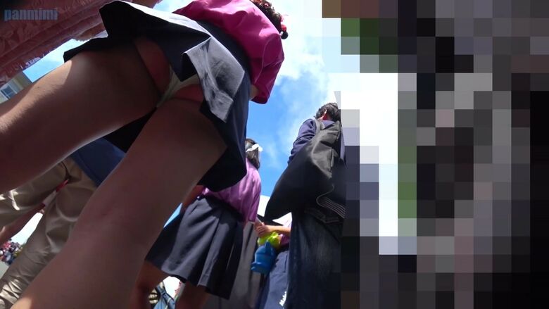 文化祭 パンチラ画像!JKの太ももにパンツ♡ローアングルから見るケツがたまんないぜ!!026