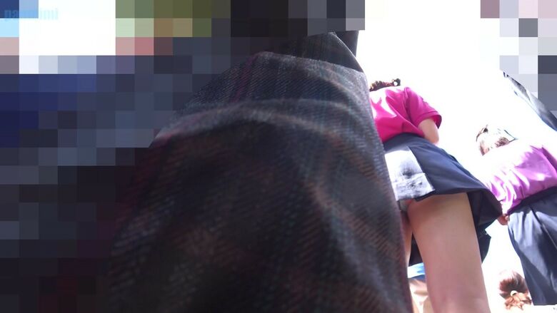 文化祭 パンチラ画像!JKの太ももにパンツ♡ローアングルから見るケツがたまんないぜ!!027