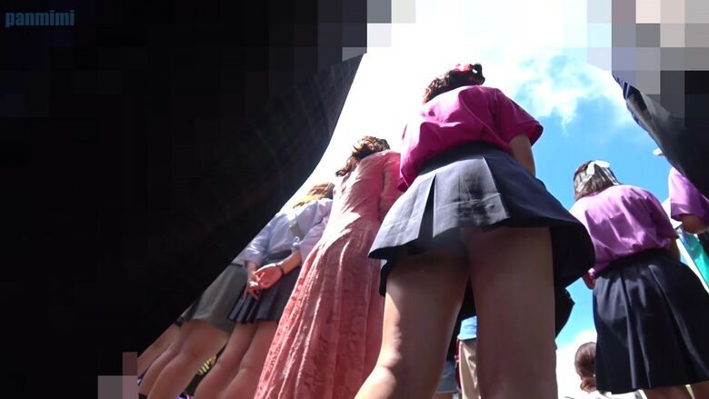 文化祭 パンチラ画像!JKの太ももにパンツ♡ローアングルから見るケツがたまんないぜ!!030