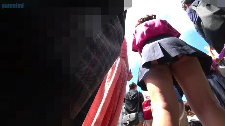 文化祭 パンチラ画像!JKの太ももにパンツ♡ローアングルから見るケツがたまんないぜ!!034