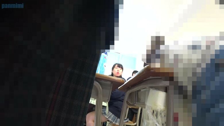 文化祭 パンチラ画像!JKの太ももにパンツ♡ローアングルから見るケツがたまんないぜ!!052