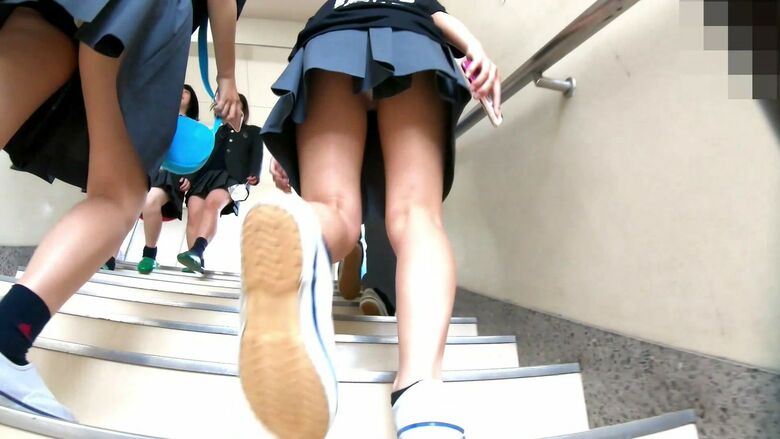 文化祭 パンチラ画像!JKの太ももにパンツ♡ローアングルから見るケツがたまんないぜ!!104