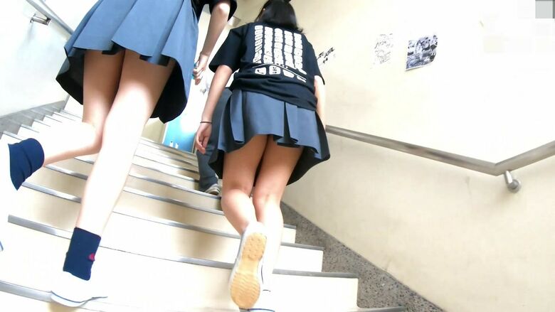 文化祭 パンチラ画像!JKの太ももにパンツ♡ローアングルから見るケツがたまんないぜ!!110