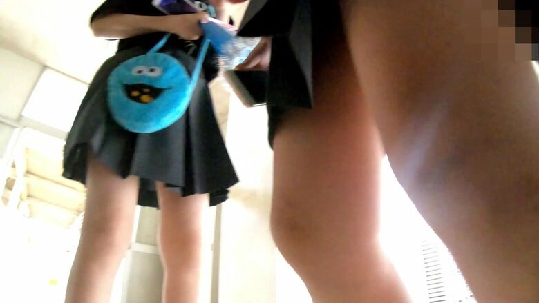 文化祭 パンチラ画像!JKの太ももにパンツ♡ローアングルから見るケツがたまんないぜ!!116
