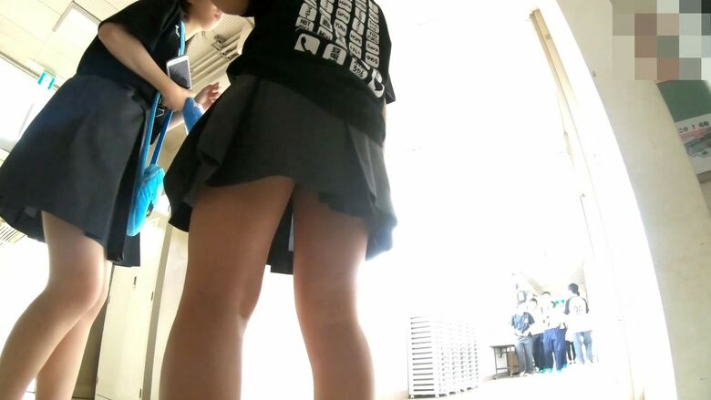 文化祭 パンチラ画像!JKの太ももにパンツ♡ローアングルから見るケツがたまんないぜ!!117