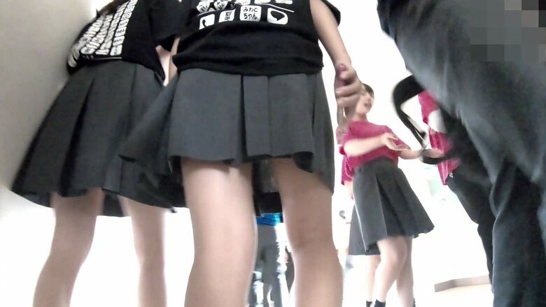 文化祭 パンチラ画像!JKの太ももにパンツ♡ローアングルから見るケツがたまんないぜ!!119