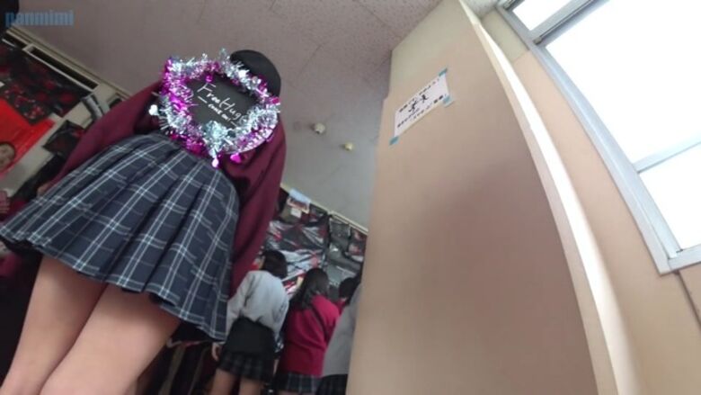 文化祭 パンチラ画像!JKの太ももにパンツ♡ローアングルから見るケツがたまんないぜ!!133