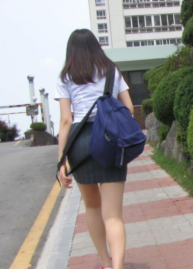 韓国人の素人盗撮はエロい！艶めかしい生足の根本から目が離せない053