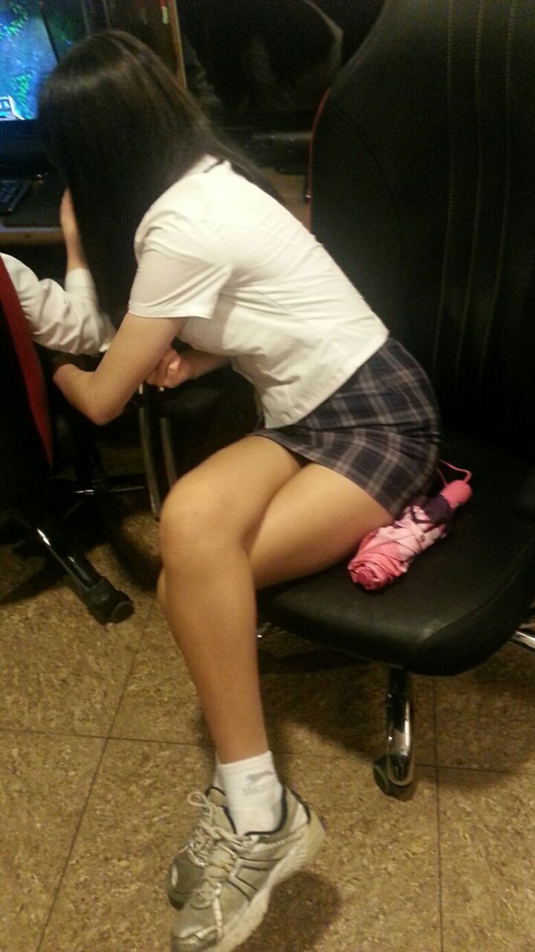 韓国 盗撮画像!パンチラ 太ももがエロいっす♡スレンダー美女の街中盗撮ウォッチング㊙️018