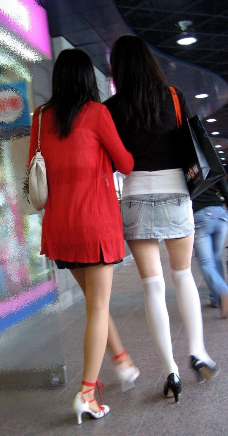 韓国 盗撮画像!パンチラ 太ももがエロいっす♡スレンダー美女の街中盗撮ウォッチング㊙️054