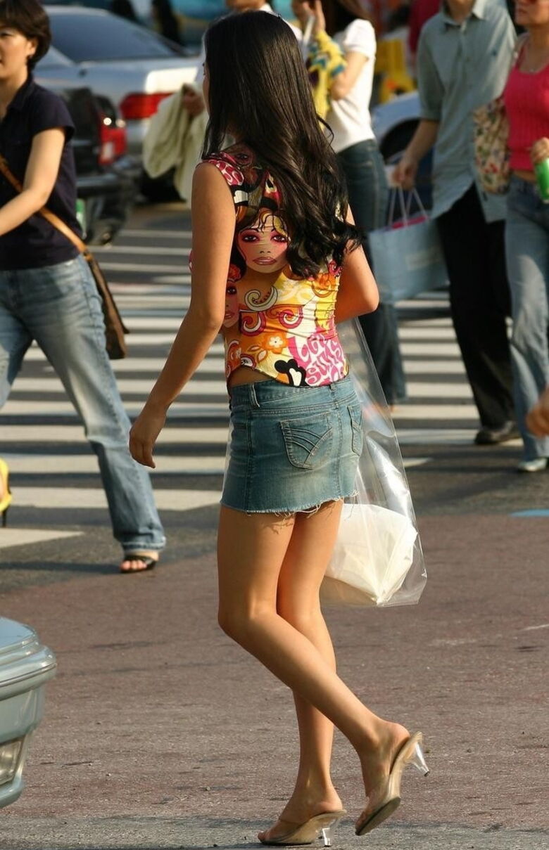 韓国 盗撮画像!パンチラ 太ももがエロいっす♡スレンダー美女の街中盗撮ウォッチング㊙️055