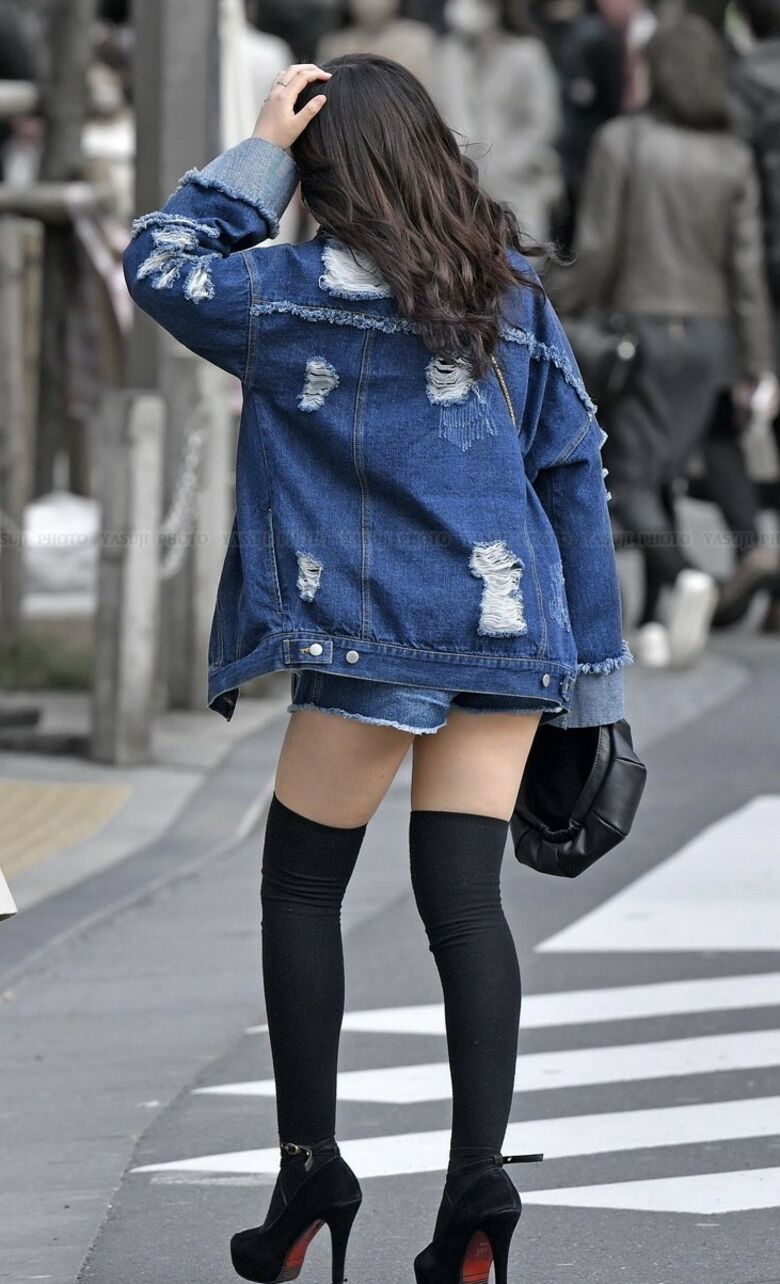 韓国 盗撮画像!パンチラ 太ももがエロいっす♡スレンダー美女の街中盗撮ウォッチング㊙️105