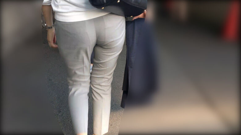 OL パン線盗撮画像!スーツからケツの形が分かって超エロいぜ!!ムチンムチンっす♪102