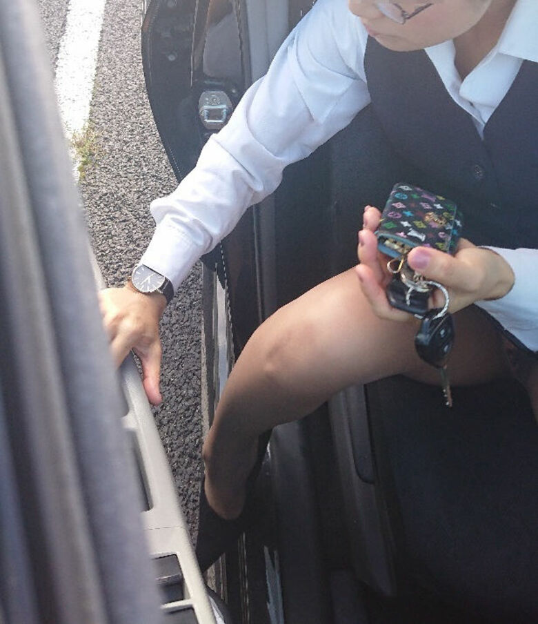 ol 盗撮画像！はたらくお姉さんのパンチラ♡制服姿がエロくてたまんないっす(´д`)ﾊｧﾊｧ…002