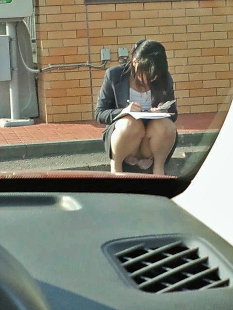 ol 盗撮画像！はたらくお姉さんのパンチラ♡制服姿がエロくてたまんないっす(´д`)ﾊｧﾊｧ…011