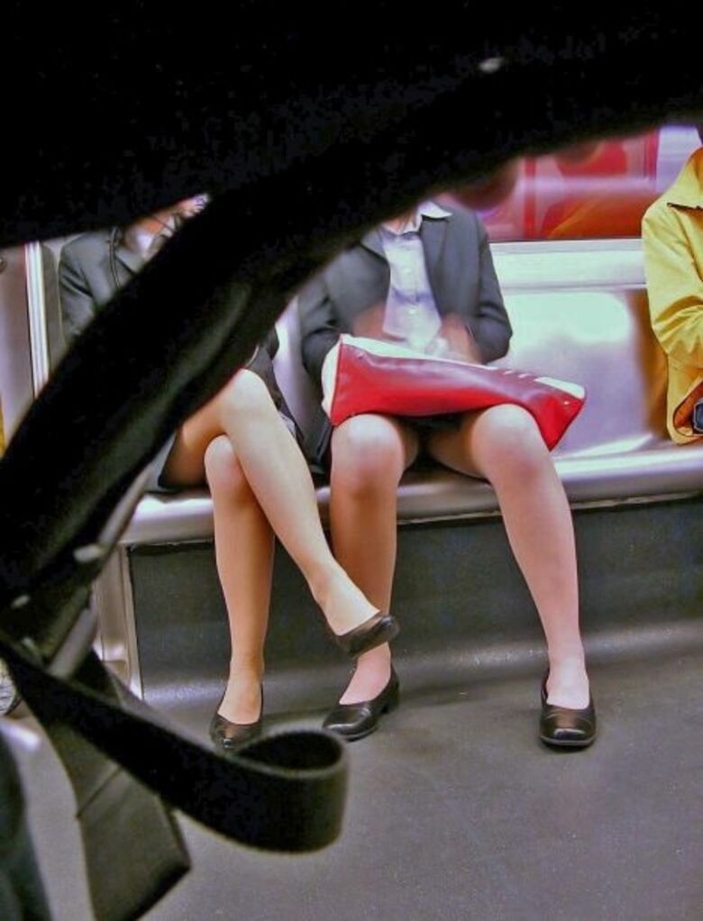 ol 盗撮画像！はたらくお姉さんのパンチラ♡制服姿がエロくてたまんないっす(´д`)ﾊｧﾊｧ…012