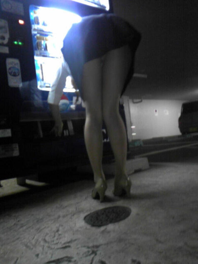 ol 盗撮画像！はたらくお姉さんのパンチラ♡制服姿がエロくてたまんないっす(´д`)ﾊｧﾊｧ…022