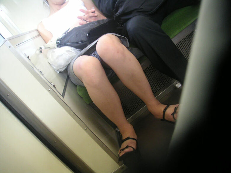 ol 盗撮画像！はたらくお姉さんのパンチラ♡制服姿がエロくてたまんないっす(´д`)ﾊｧﾊｧ…039