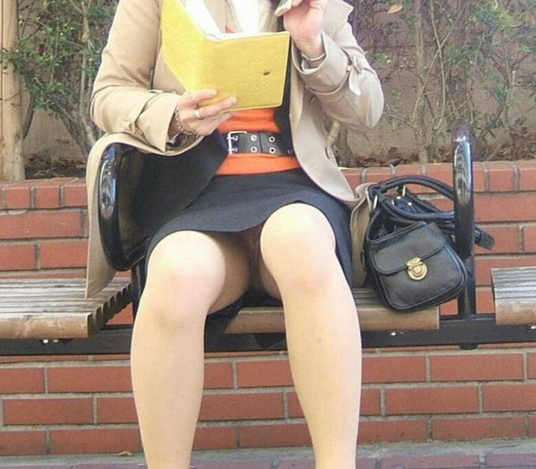 ol 盗撮画像！はたらくお姉さんのパンチラ♡制服姿がエロくてたまんないっす(´д`)ﾊｧﾊｧ…042