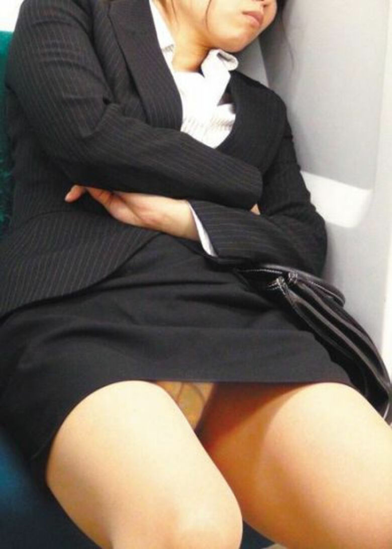 ol 盗撮画像！はたらくお姉さんのパンチラ♡制服姿がエロくてたまんないっす(´д`)ﾊｧﾊｧ…116