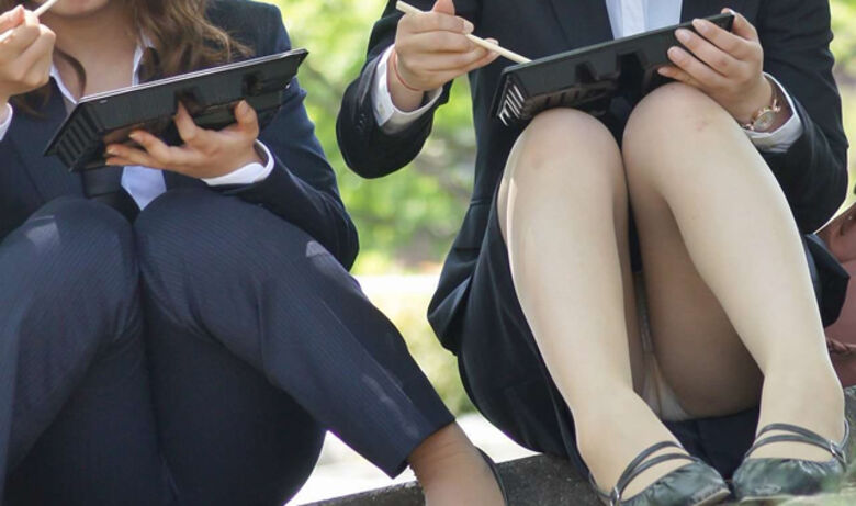 ol 盗撮画像！はたらくお姉さんのパンチラ♡制服姿がエロくてたまんないっす(´д`)ﾊｧﾊｧ…124