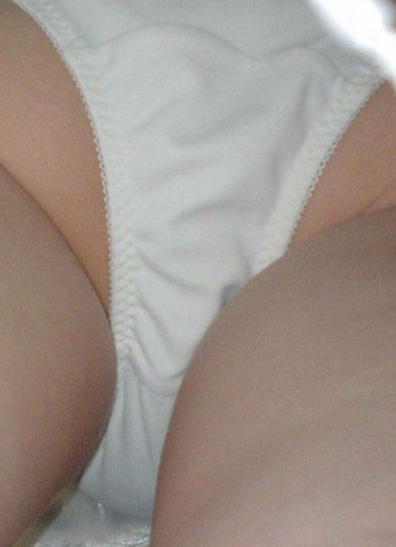 逆さ撮りローパンツ画像54枚！盗撮でエロいローアングルなパンチラ 太ももや抜ける!!008枚目