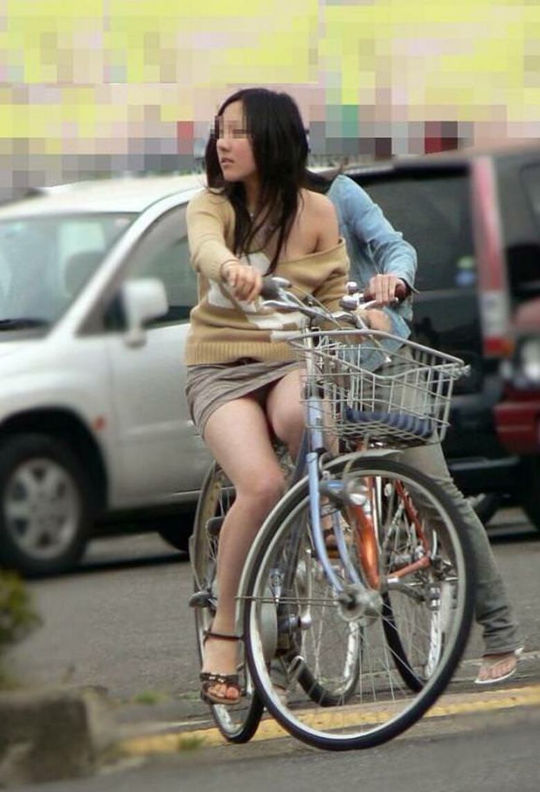 【自転車 パンチラ】チャンスは最大限に活かす。それが盗撮の主義※GIFあり046