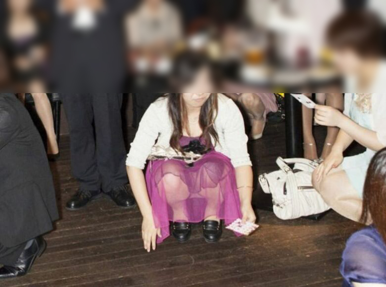 パーティドレス パンチラ画像だぜ!チラッと見えるパンツに大興奮しちゃいます♡006