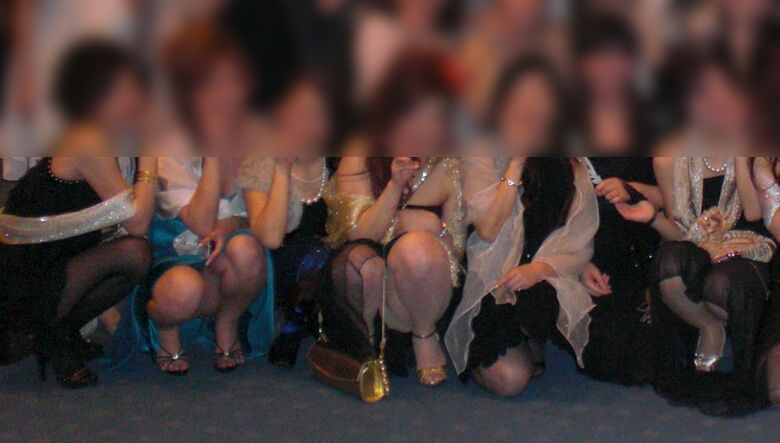 パーティドレス パンチラ画像だぜ!チラッと見えるパンツに大興奮しちゃいます♡014