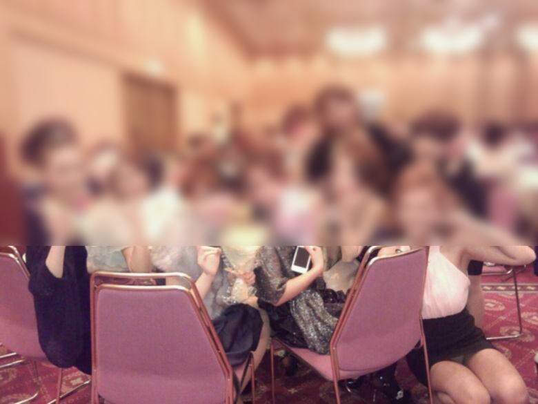 パーティドレス パンチラ画像だぜ!チラッと見えるパンツに大興奮しちゃいます♡017